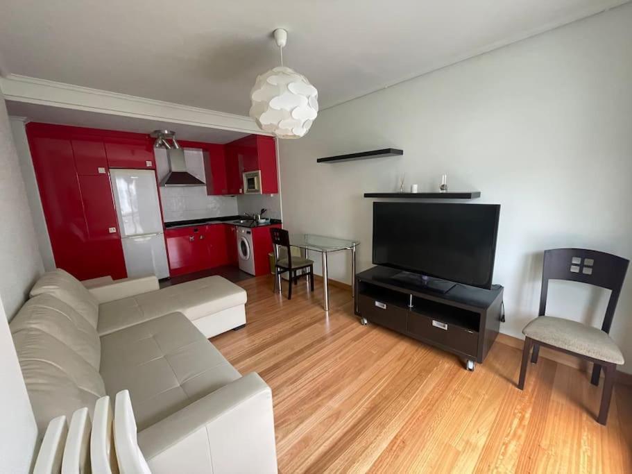Apartamento Centro Con Garaje กาสโตร-อูร์เดียเลส ภายนอก รูปภาพ
